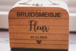 gegraveerde houten koffertje.