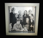 Familieportret spiegel 30x30 cm. met baklijst.