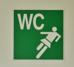 Bordje WC bij voetbalclub
